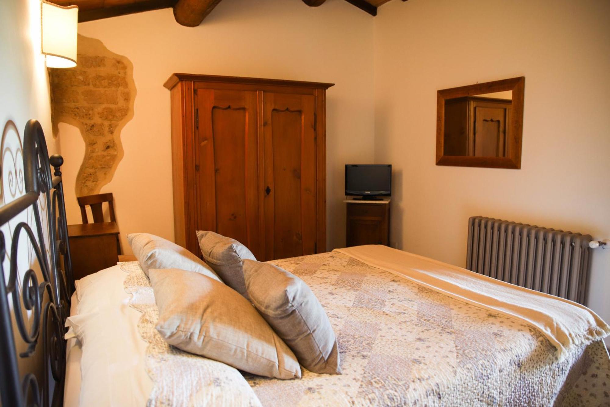 Bio Agriturismo Poggio Aione Saturnia Exterior foto